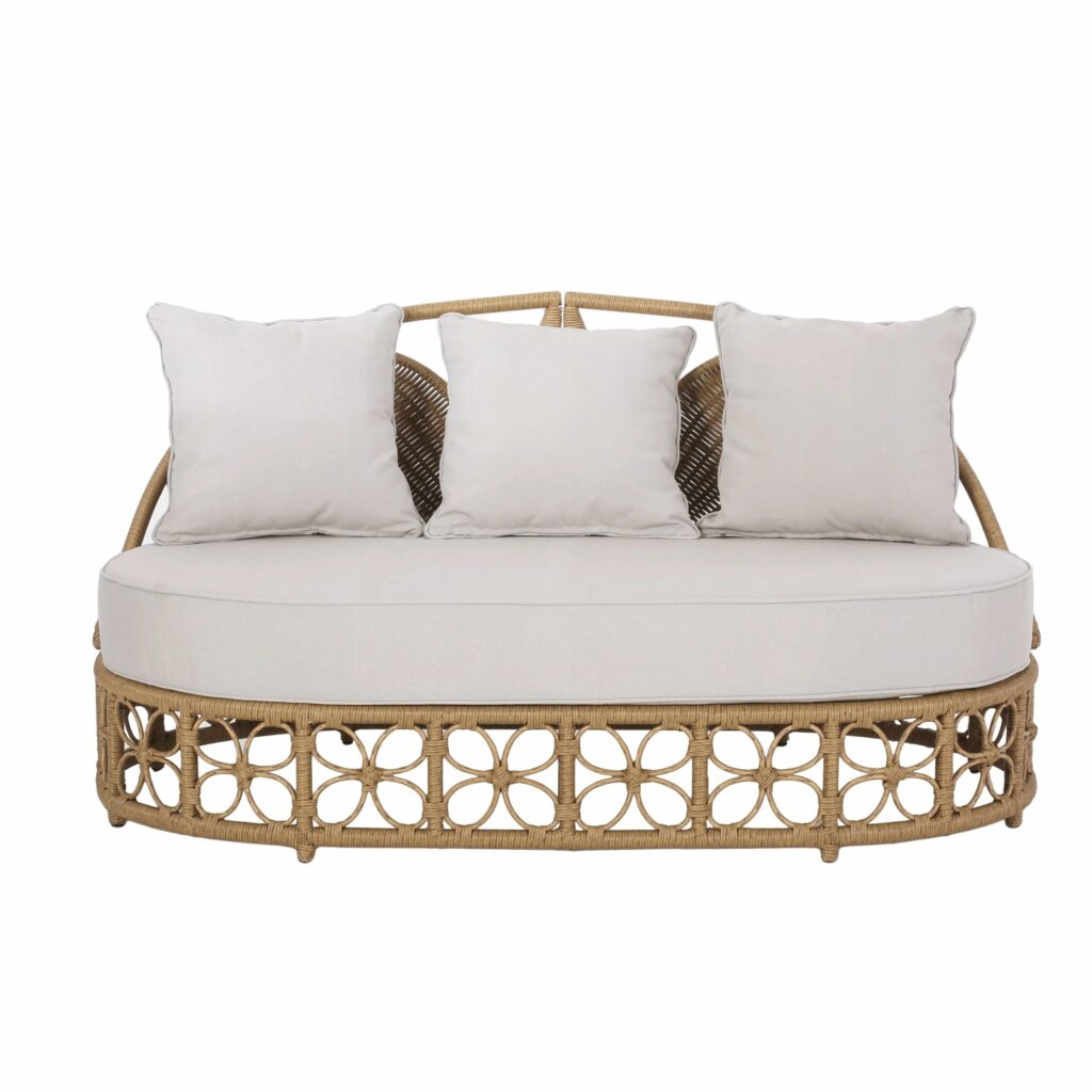 Outdoor Daybed (Type: Wicker) Outdoor Daybed (Type: Wicker)